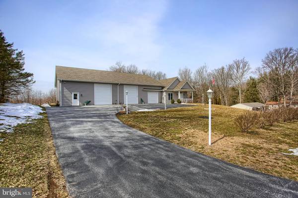 Willow Street, PA 17584,6 PINE LN