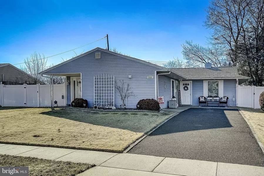 268 LAKESIDE DR, Levittown, PA 19054