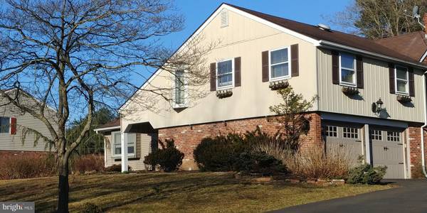 46 PINE RUN DR, Holland, PA 18966