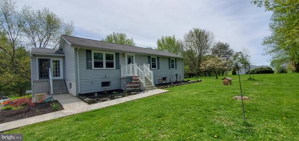 8180 HICKORY RD, Stewartstown, PA 17363