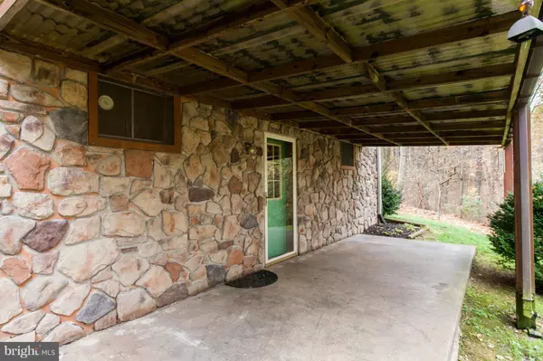 Falling Waters, WV 25419,676 PARADISE VALLEY RD