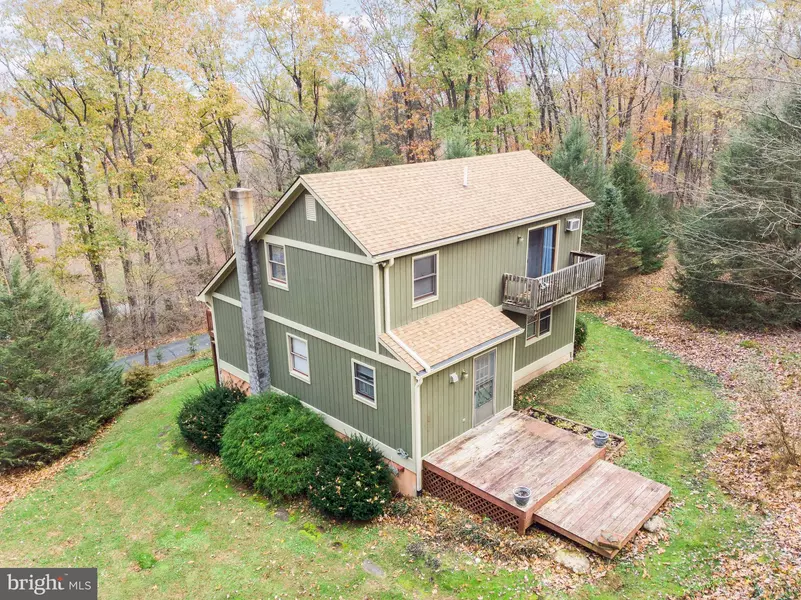 676 PARADISE VALLEY RD, Falling Waters, WV 25419