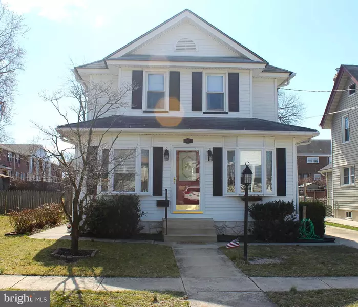 32 W GREENWOOD AVE, Oaklyn, NJ 08107