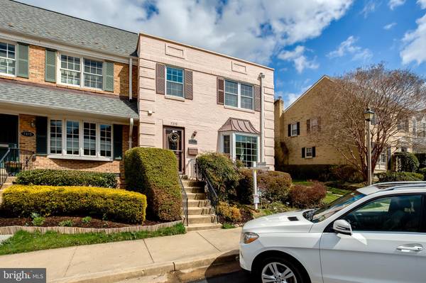 7370 MONTCALM DR, Mclean, VA 22102