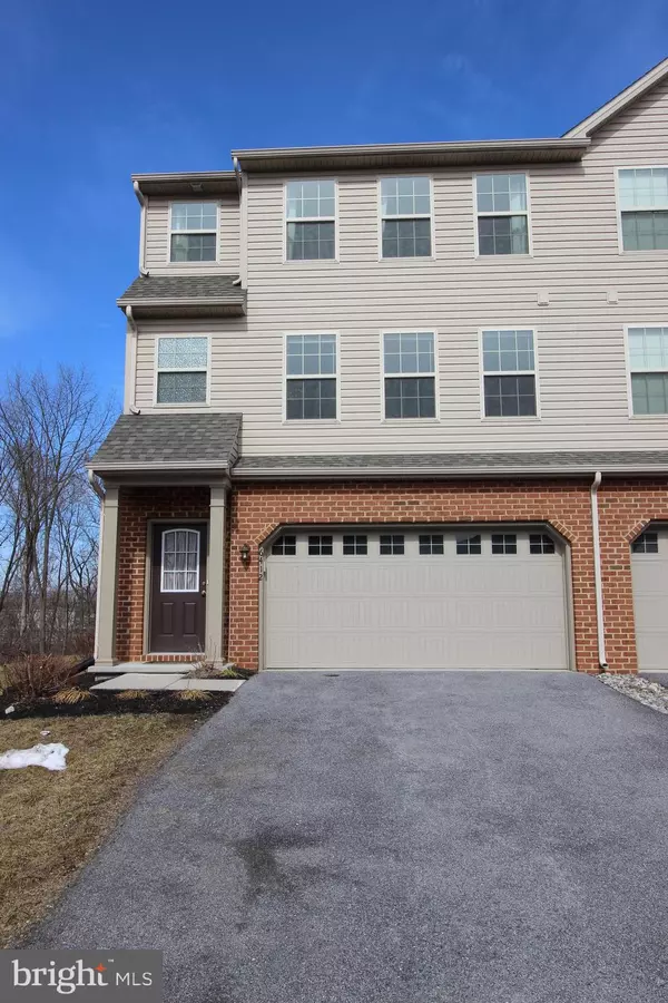 6412 CREEKBEND DR, Mechanicsburg, PA 17050