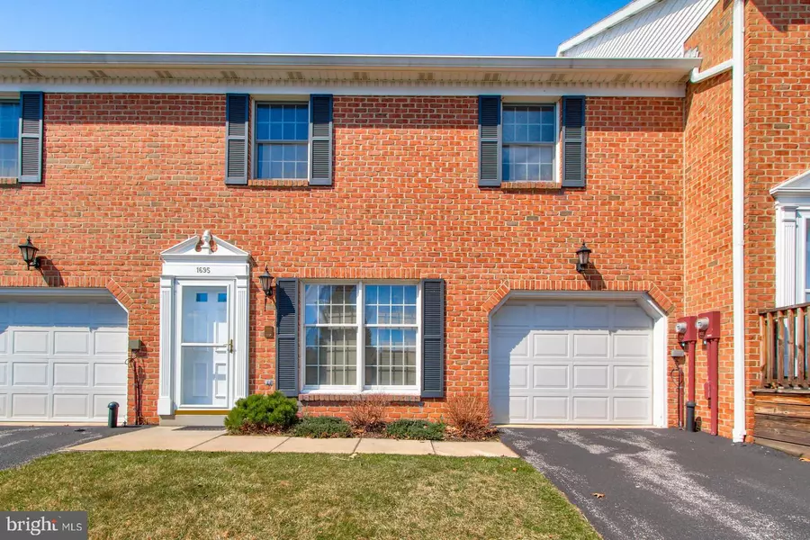 1695 WYNTRE BROOKE DR, York, PA 17403