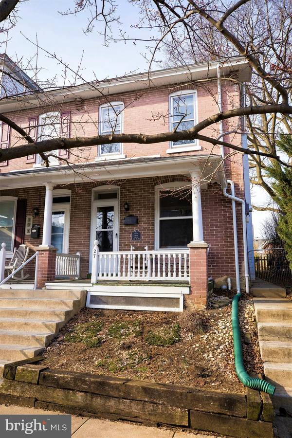 27 E CENTER ST, Lititz, PA 17543