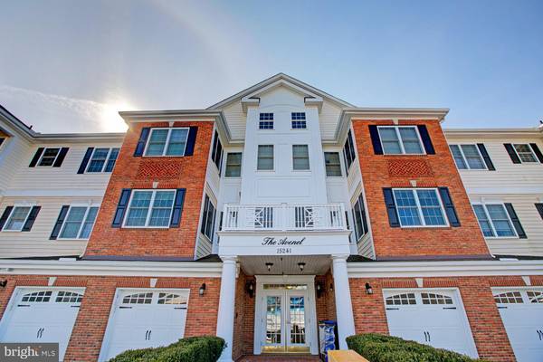 15241 ROYAL CREST DR #302, Haymarket, VA 20169