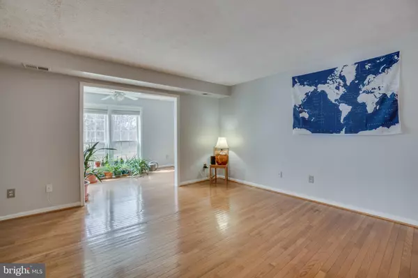 Oakton, VA 22124,9985 OAKTON TERRACE RD