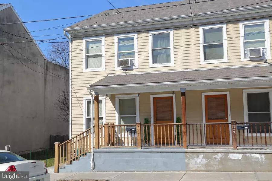 225 PERRY ST, Columbia, PA 17512