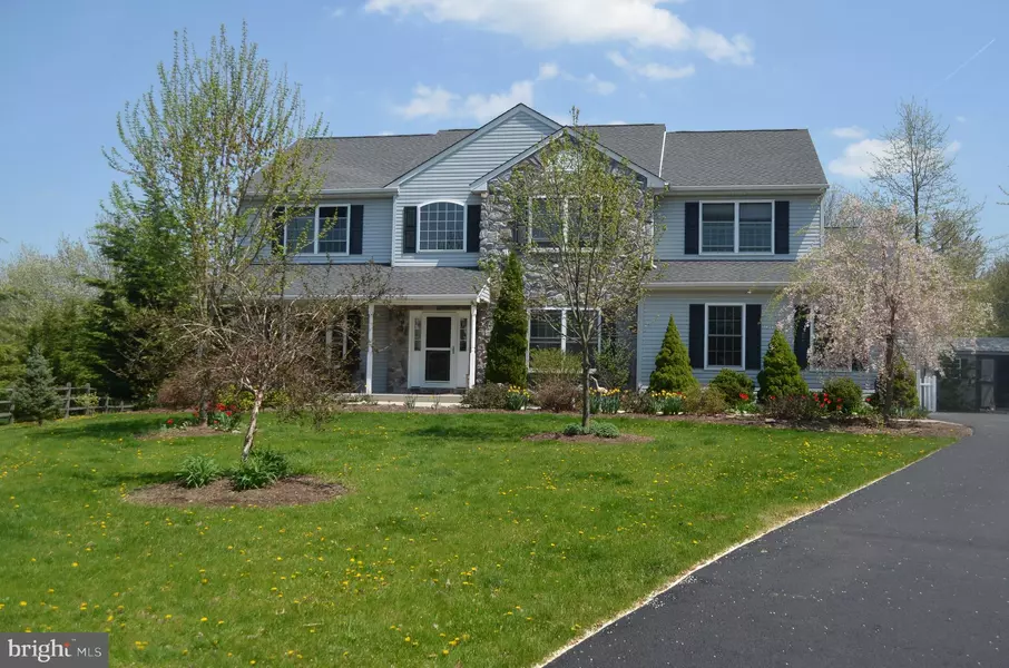 231 CREST DR, Sellersville, PA 18960