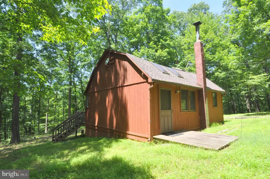 106 FLAT RIDGE RD, Great Cacapon, WV 25422