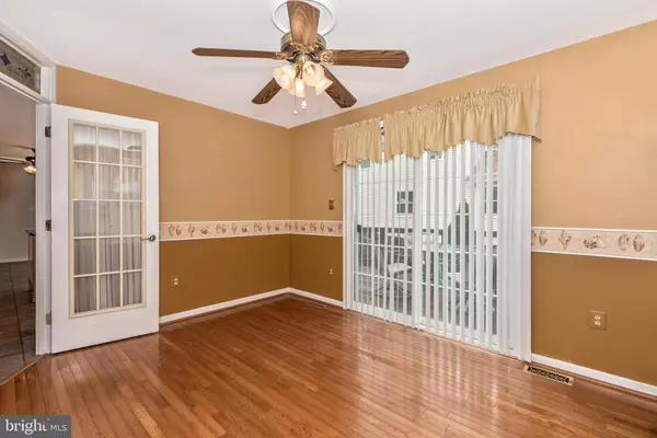 Laurel, MD 20723,9315 KINGS POST CT