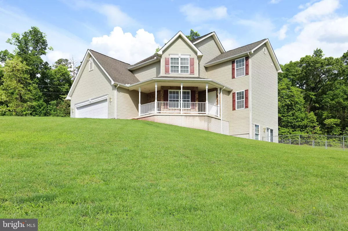 Hedgesville, WV 25427,488 HERSHEL LN