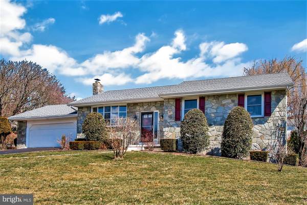 25 HEARTHSTONE DR, Reading, PA 19606