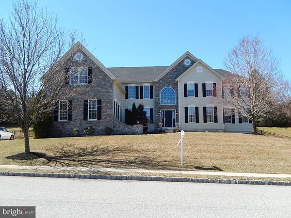 10 PENNOCK DR, Garnet Valley, PA 19060