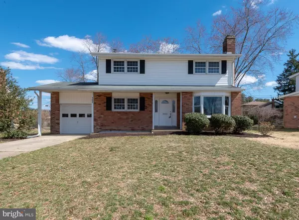 102 FORSYTHIA DR, Newark, DE 19711