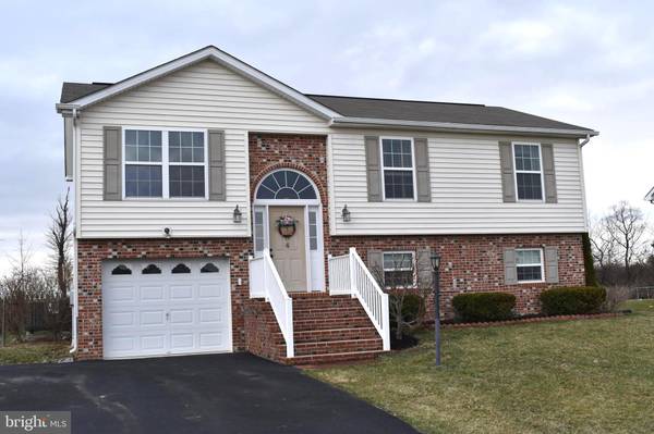 304 MARLOWE, Inwood, WV 25428