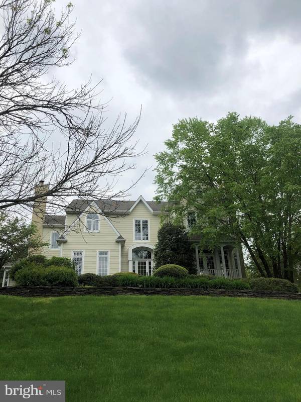 18 DAVIS DR, Washington Crossing, PA 18977