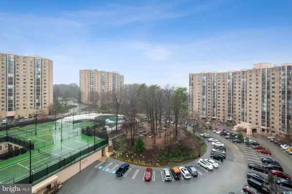 5904 MOUNT EAGLE DR #1015, Alexandria, VA 22303