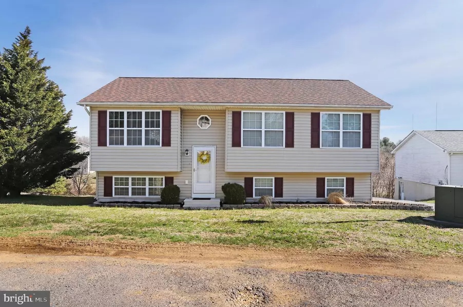 393 GROVE FARM LN, Martinsburg, WV 25404