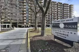 1300 ARMY NAVY DR #815, Arlington, VA 22202