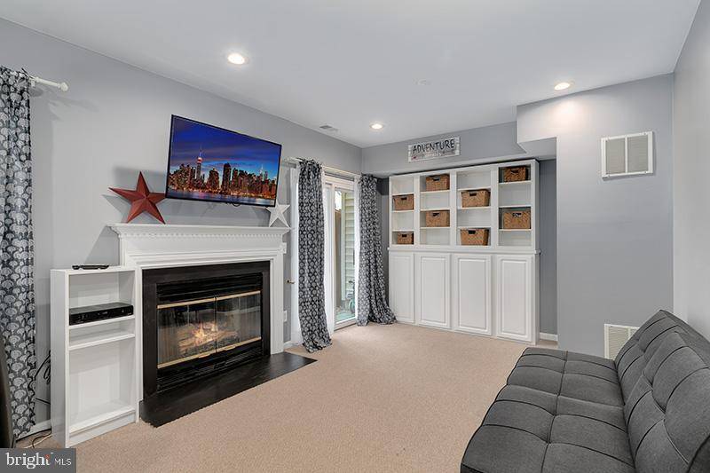 Fairfax, VA 22033,4273 SLEEPY LAKE DR