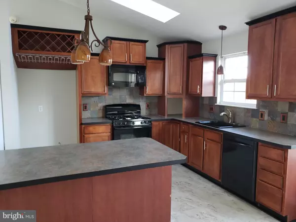 Gibbstown, NJ 08027,162 E BROAD ST