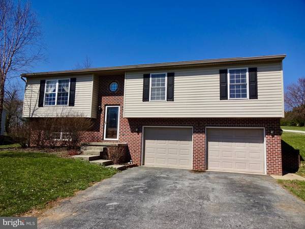 15 WATER ST, Jacobus, PA 17407