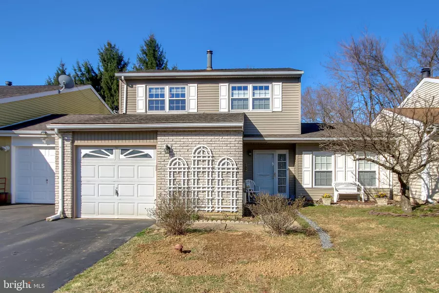 4 CANDLEWOOD CT, Newtown, PA 18940