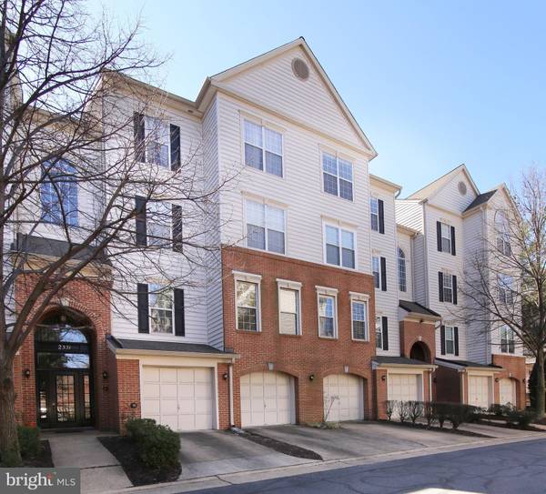 2331 HENSHAW PL #101, Alexandria, VA 22311