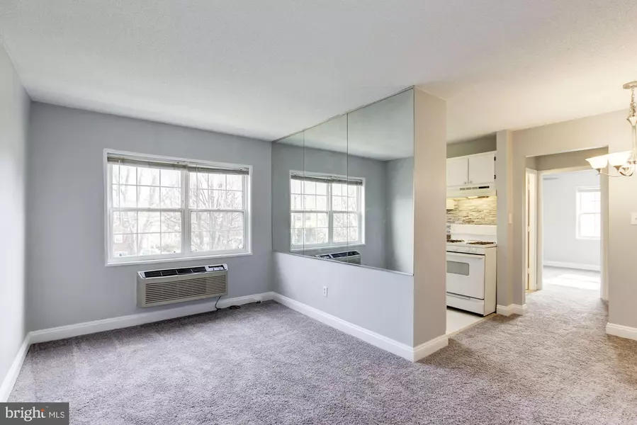 2241 FARRINGTON AVE #201, Alexandria, VA 22303