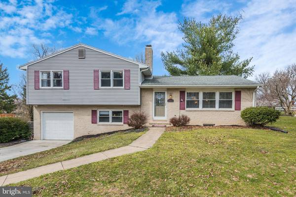 61 MOONGALE DR, Carlisle, PA 17013