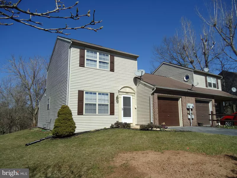 3375 GLEN HOLLOW DR, Dover, PA 17315