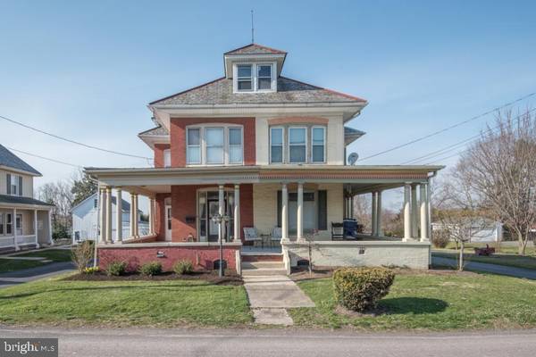 203 W MAIN ST, Leola, PA 17540