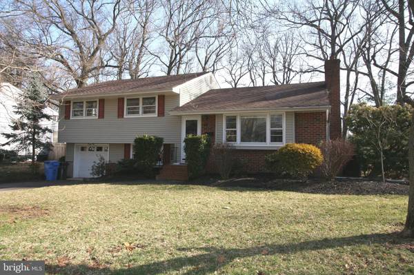 46 BEACON HILL DR, Metuchen, NJ 08840