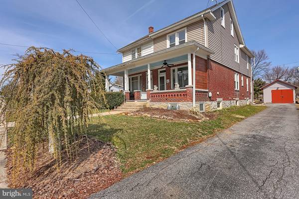 39 E JEFFERSON ST, Womelsdorf, PA 19567