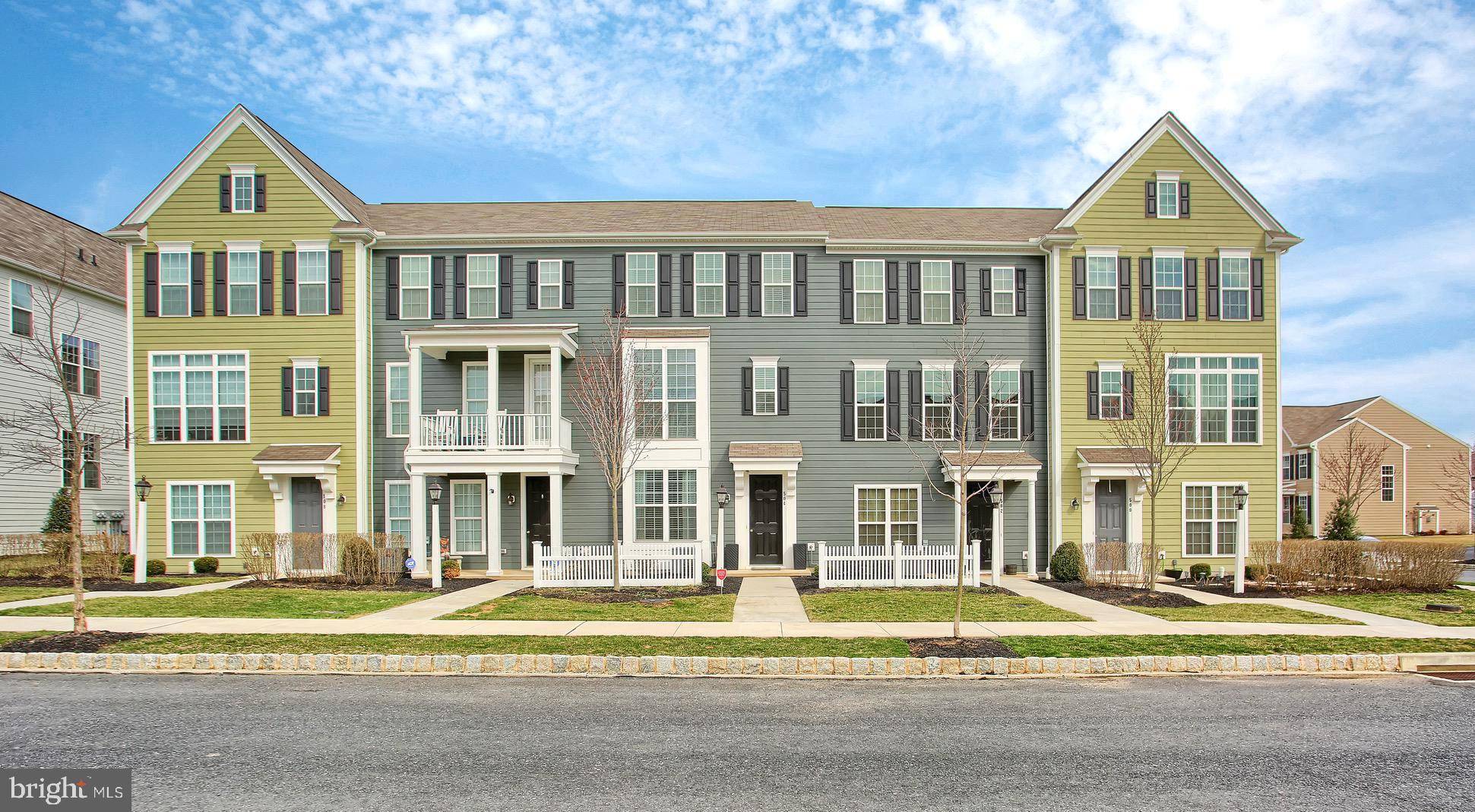 Mechanicsburg, PA 17050,504 OLD FARM LN
