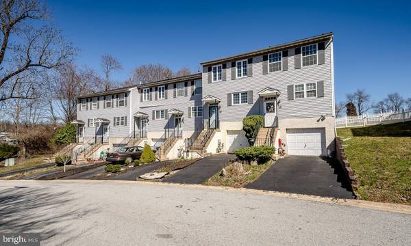 10 WOODFIELD DR, Claymont, DE 19703