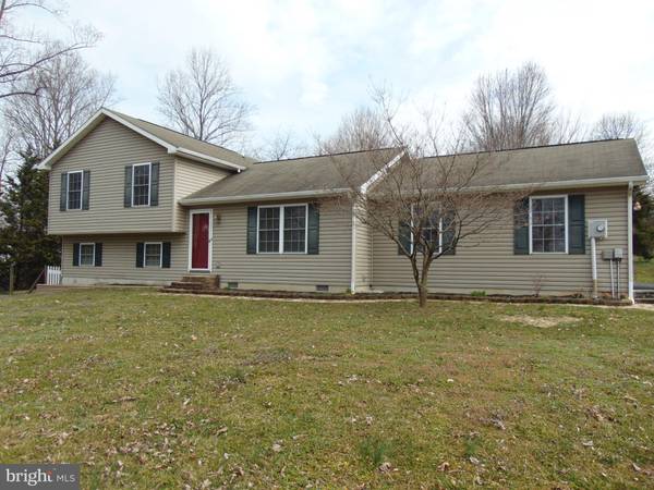 43 CANAL RD, Falling Waters, WV 25419