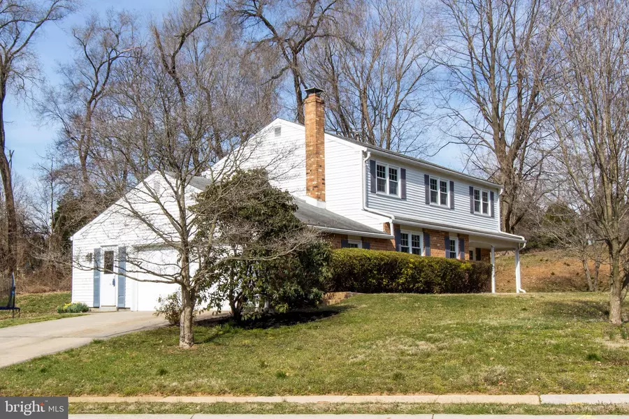 2 PANORAMA DR, Newark, DE 19711