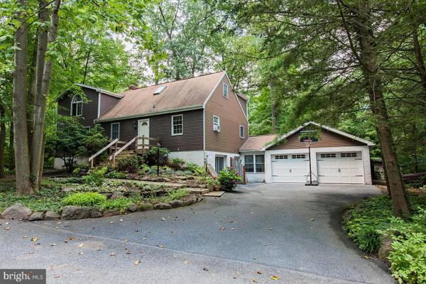 8 BATDORF AVE, Mt Gretna, PA 17064