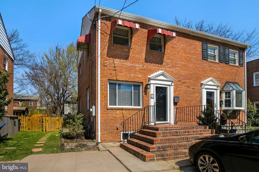 18 E MYRTLE ST, Alexandria, VA 22301