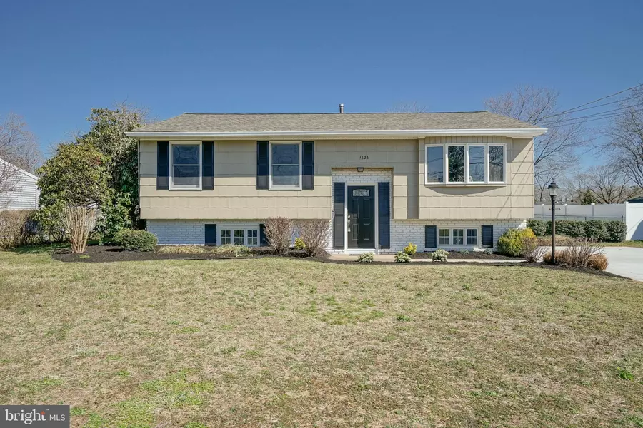 1626 FOREST DR, Williamstown, NJ 08094