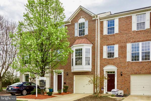 8233 LAMBERTS LN, Alexandria, VA 22309