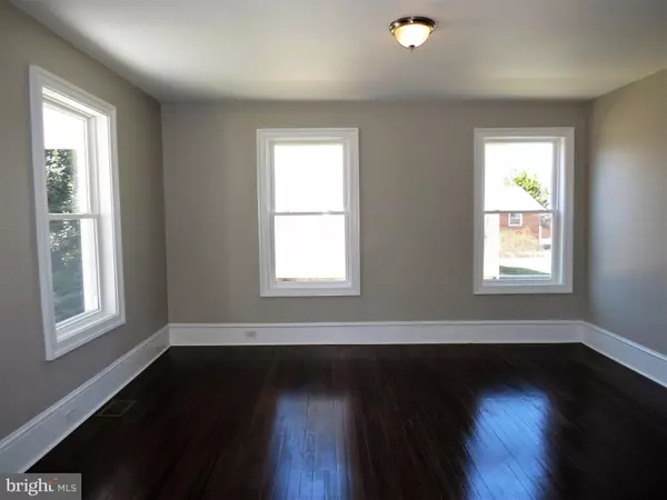 Gibbstown, NJ 08027,723 W BROAD ST