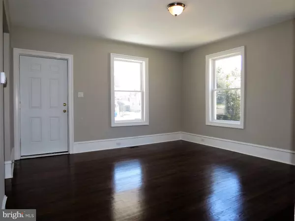 Gibbstown, NJ 08027,723 W BROAD ST