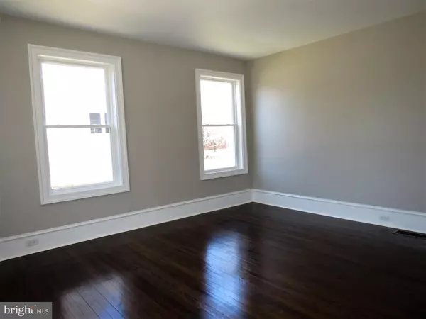 Gibbstown, NJ 08027,723 W BROAD ST