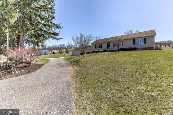 2218 REHMEYERS HOLLOW RD, Stewartstown, PA 17363