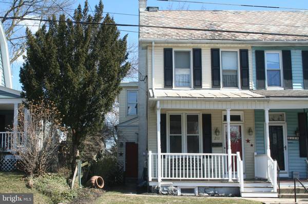 211 N POPLAR ST, Elizabethtown, PA 17022